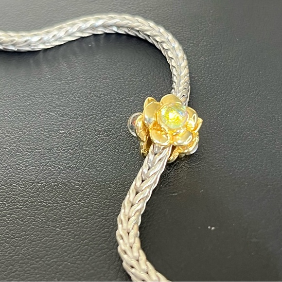 Trollbeads Retired Three Flowers, Gold Bead- 81710 - Picture 5 of 9